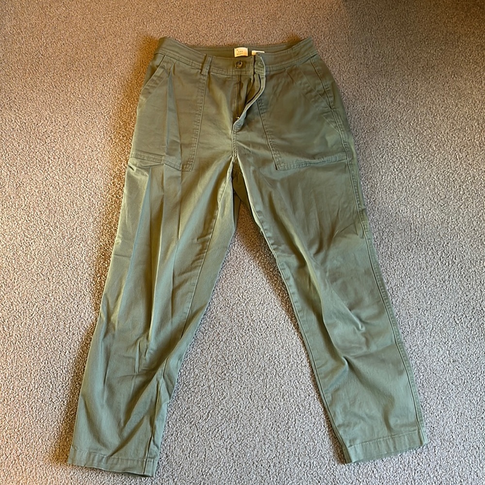 Women’s khaki capris
